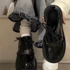 Damen Chunky Sneakers mit glänzender Oberfläche und modischem Anhänger R&B