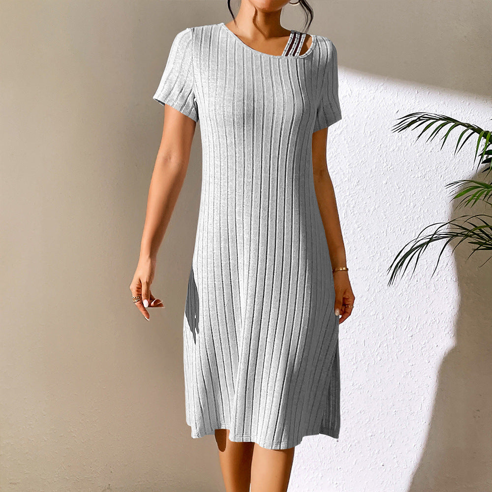 Damen Strickkleid mit modischem Ausschnitt und elastischem Material R&B