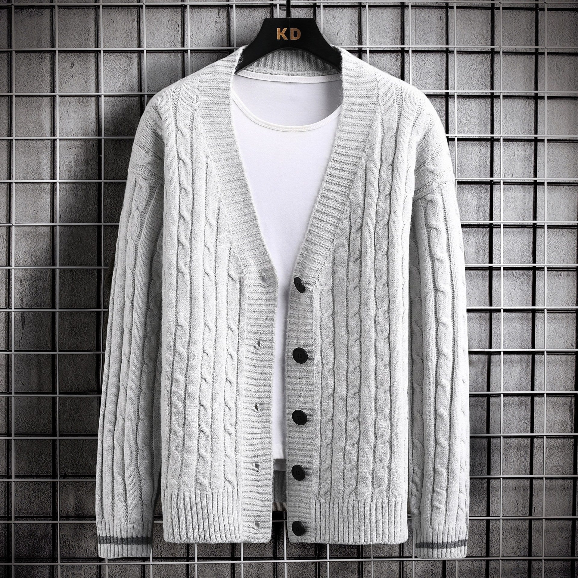 Damen Strickjacke mit Zopfmuster und Knopfdetails R&B