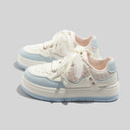 Damen Sneaker mit verspieltem Design und romantischen Spitzenakzenten