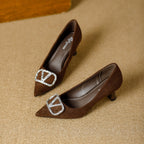Damen elegante Pumps mit funkelndem Schmuckelement