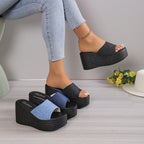 Damen Wedge-Pantoletten mit eleganter Textil-Oberfläche und komfortablem Fußbett