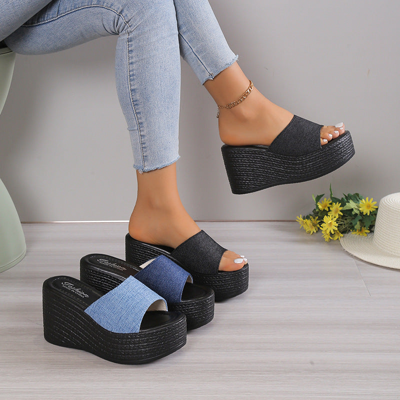Damen Wedge-Pantoletten mit eleganter Textil-Oberfläche und komfortablem Fußbett
