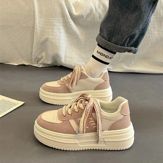 Damen Sportliche Plateausneaker mit kontrastierendem Obermaterial und innovativem Schnürsystem R&B