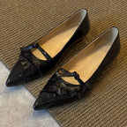 Damen spitze Pumps mit verspieltem Rüschendetail und elegantem Bindand