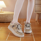 Damen Sportliche Sneakers mit dekorativen Akzenten R&B