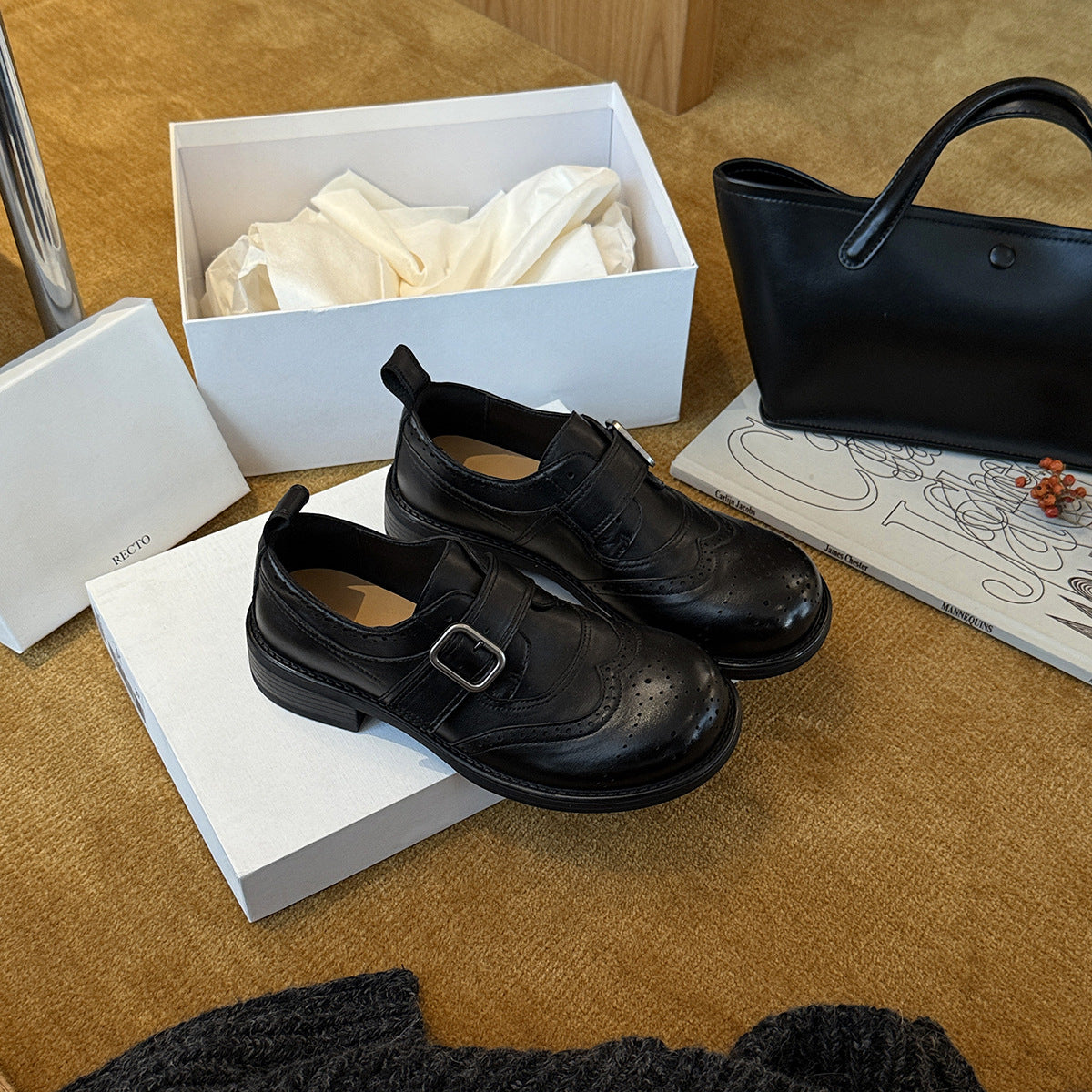 Damen Elegante Brogues mit Schnallenverschluss und geflochtenem Detail R&B