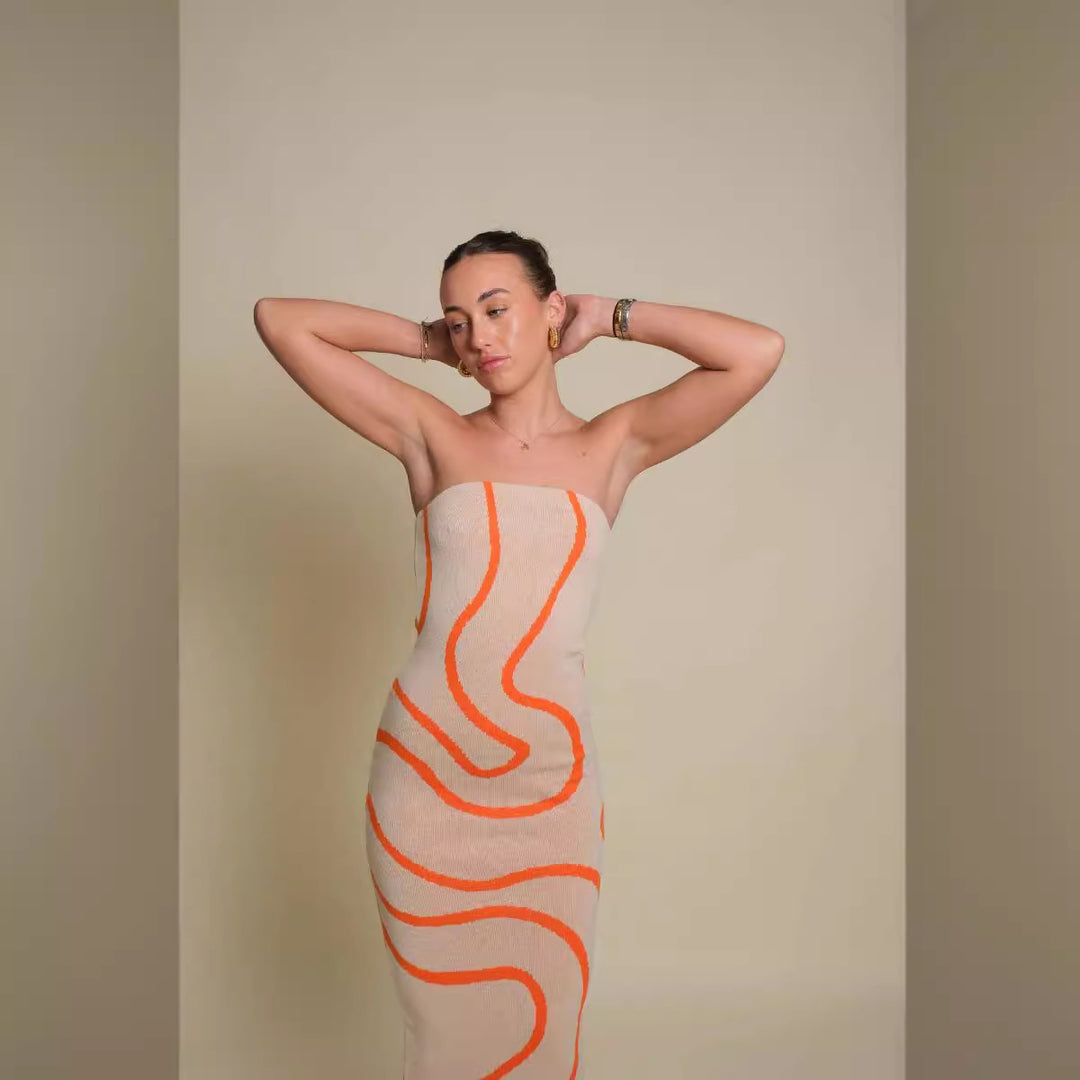 Damen Maxikleid im trendigen Silhouette mit asymmetrischem Design und dekorativen Linien R&B