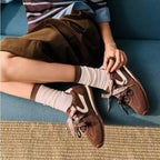 Damen Retro Sneakers mit hochwertigem Wildleder und modischem Riemen R&B