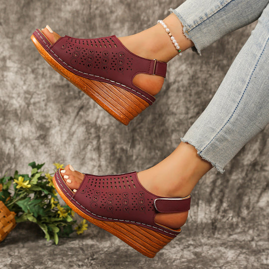 Damen Wedge-Sandaletten mit perforierter Oberfläche und elastischem Riemen R&B