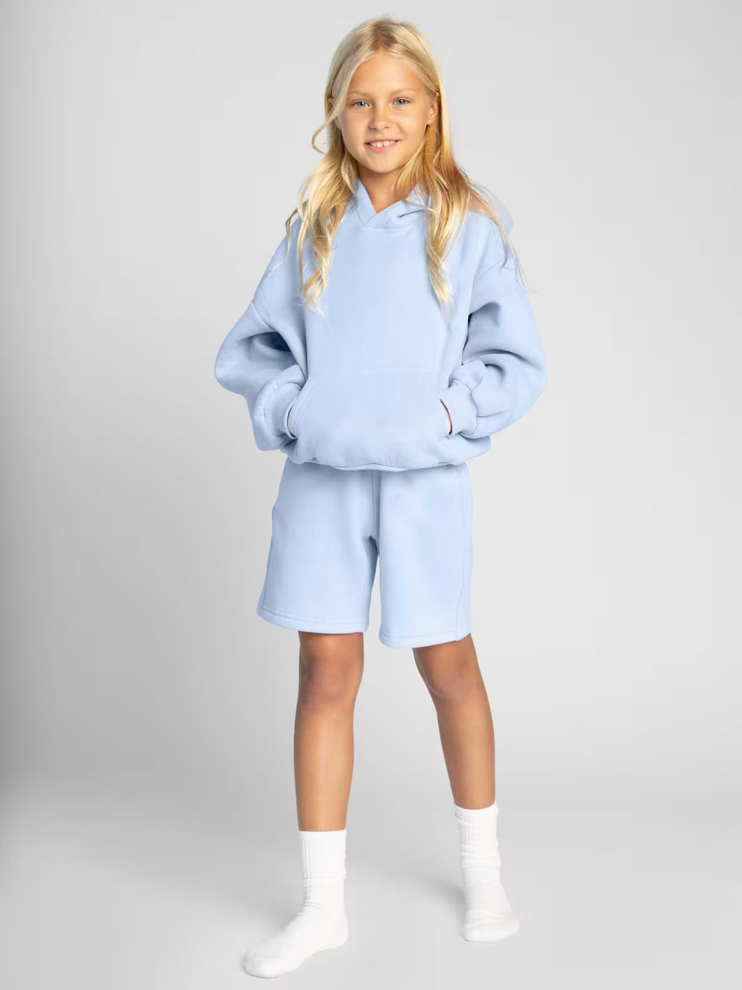 Damen Kapuzensweatshirt und Shorts-Set aus weichem Fleece mit praktischen Taschen R&B