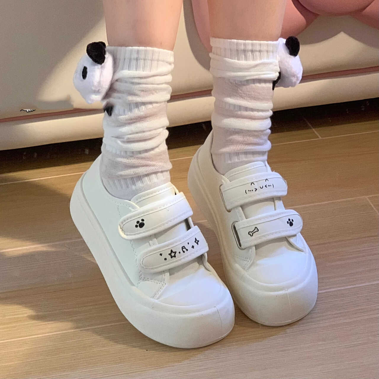 Damen Sneaker mit verspieltem Design und praktischem Klettverschluss R&B