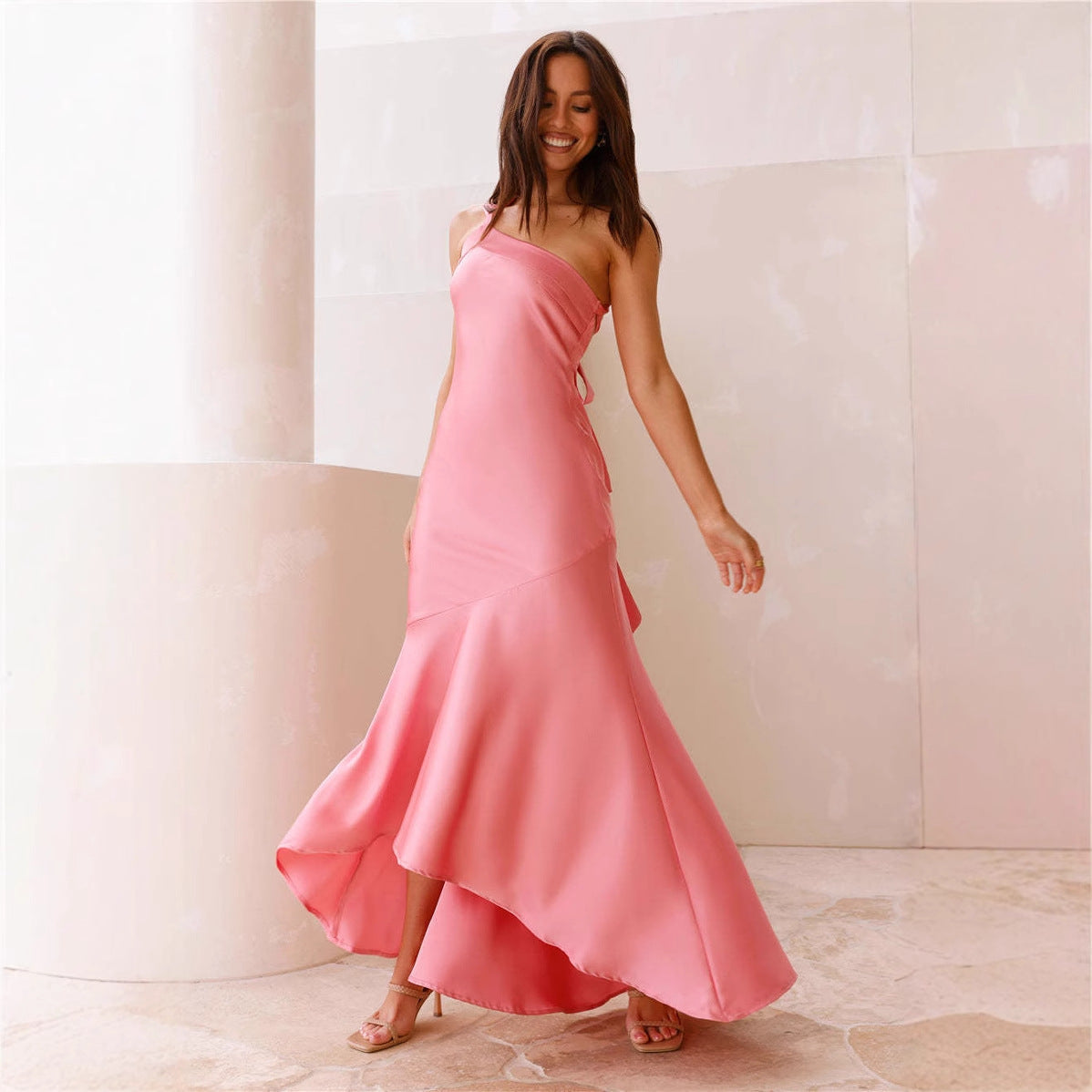 Damen Maxikleid mit asymmetrischem Saum und feinen Trägerdetails R&B