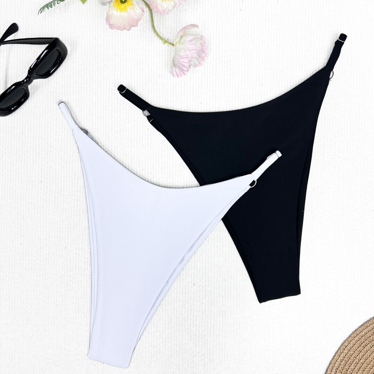 Damen Bikini-Höschen mit raffinierten Raffungselementen und hohem Beinausschnitt R&B
