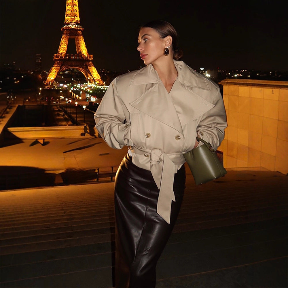 Damen Cropped Trenchcoat mit breitem Revers und Taillengürtel R&B