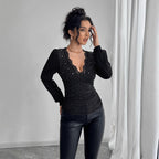 Damen nan tailliertes Langarm-Shirt mit tiefem Spitzen-Dekolleté, Raffung und Kristallbesatz R&B
