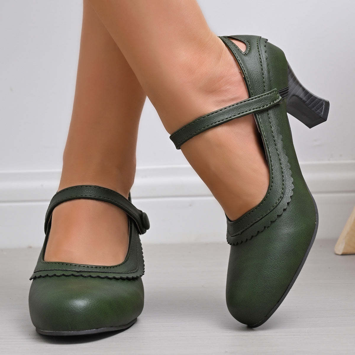 Damen Absatzschuhe mit verstellbarem Riemen und eleganter Schnalle