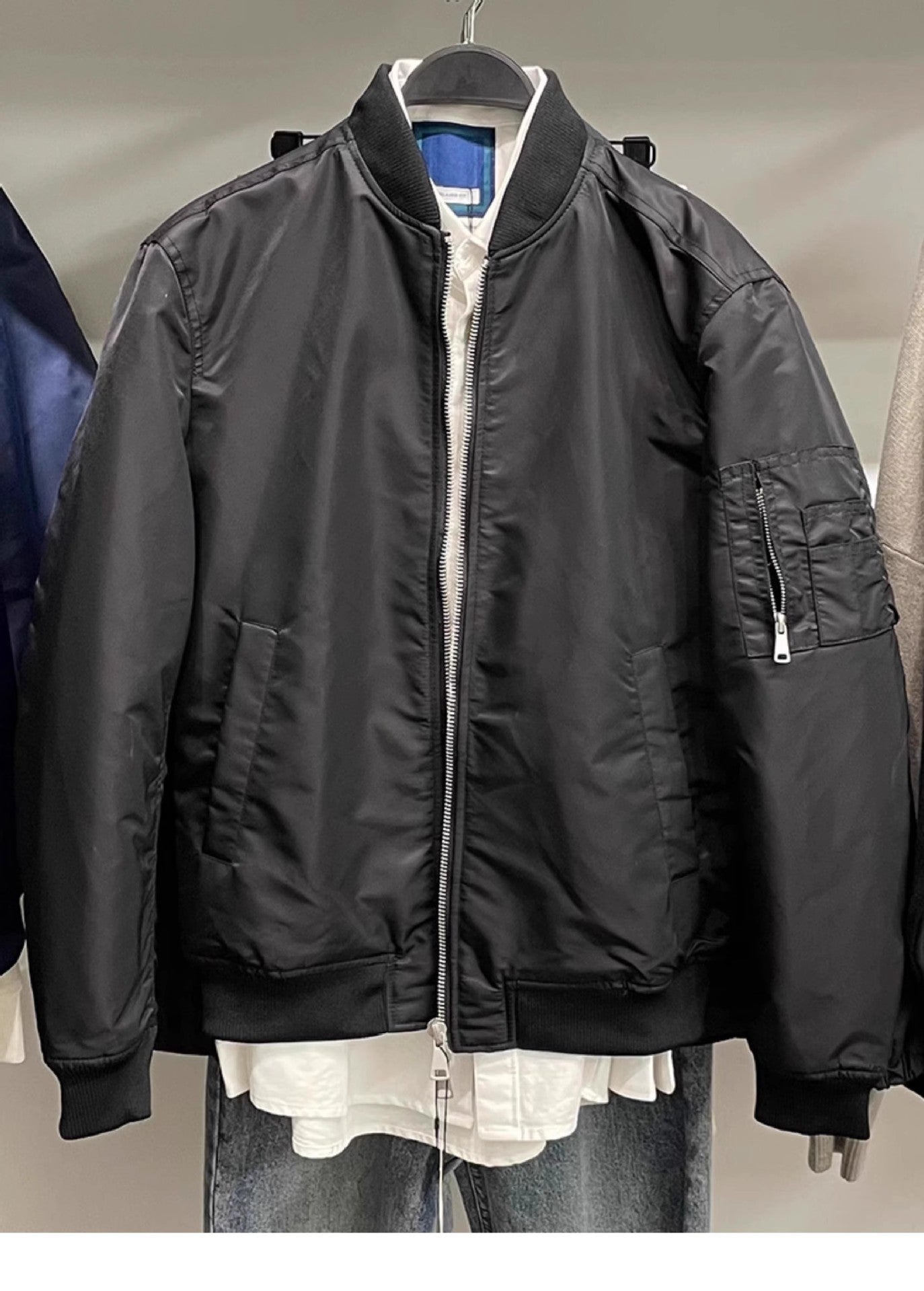 Herren lässige Bomberjacke mit praktischen Taschen und hochschließendem Reißverschluss Hedi-Mode