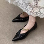 Damen elegante spitze Ballerinas mit dekorativem Kettenriemen