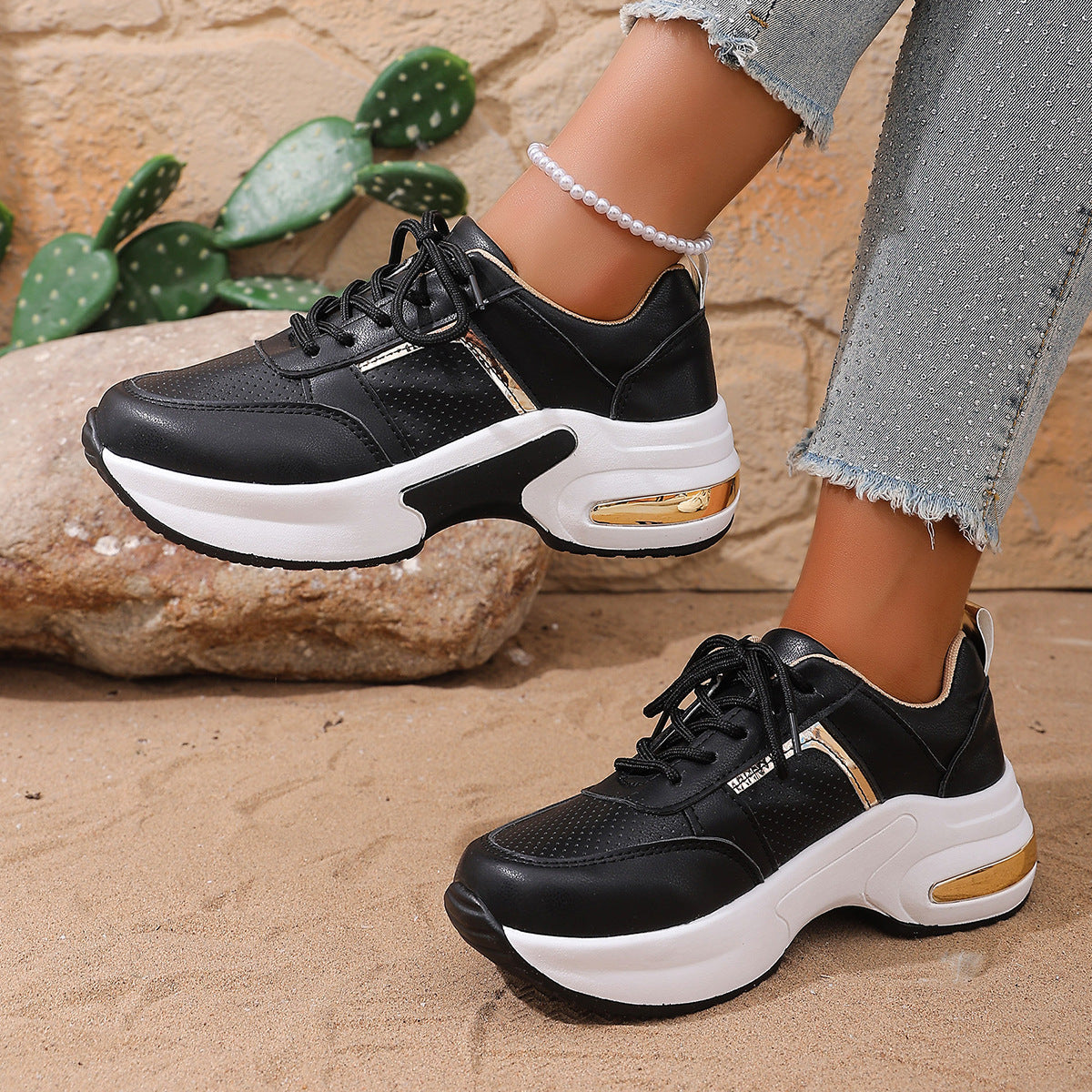 Damen Sneakers mit atmungsaktivem Mesh-Obermaterial und stilvollen Metallic-Akzenten R&B