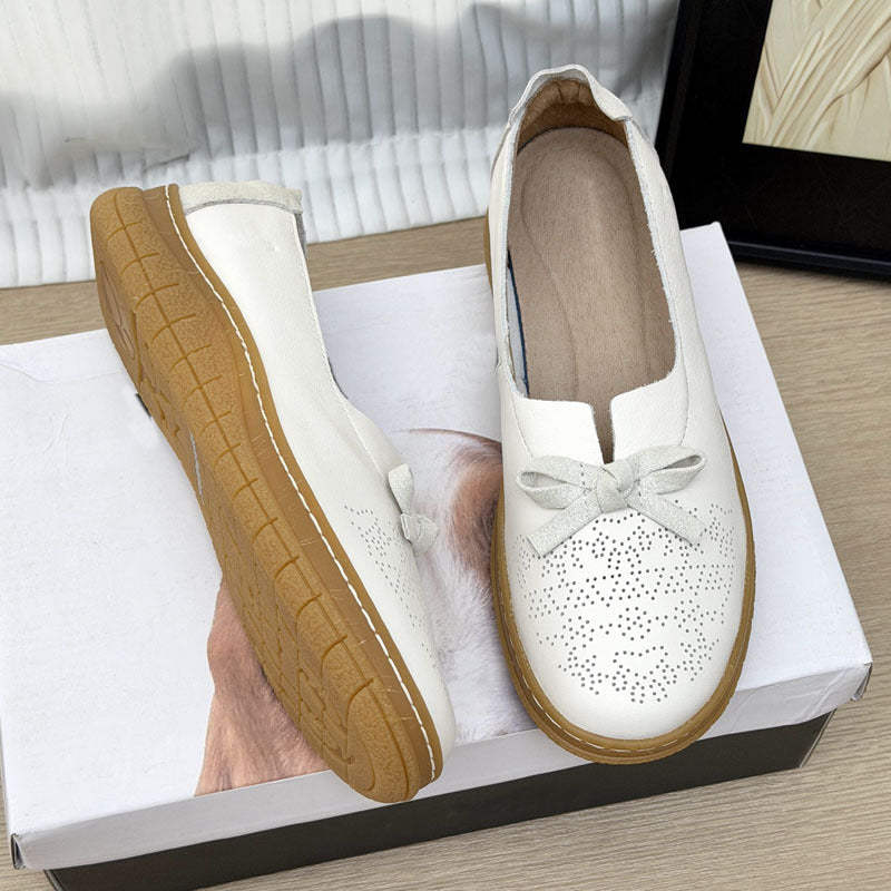 Damen Mokassin-Schuhe mit modischem Schnitt und perforierten Details