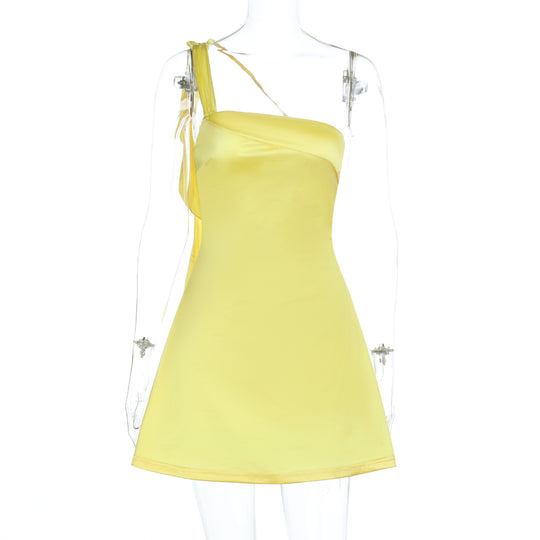 Damen satinierte schulterfreies Minikleid mit verspieltem Design und asymmetrischem Schnitt R&B