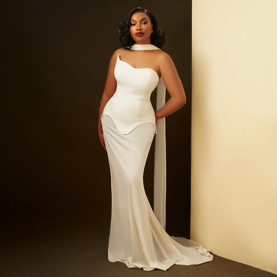 Damen Maxikleid mit asymmetrischem Ausschnitt und figurbetontem Schnitt R&B