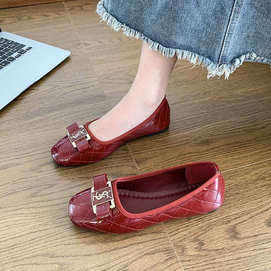 Damen elegante Ballerinas mit glattem Lackfinish und auffälligem Logo R&B