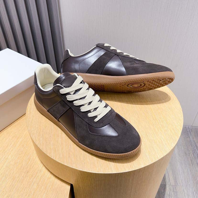 Damen modische Sneakers aus hochwertigem Wildleder mit sportlichem Akzent von R&B