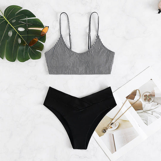 Damen Bikini-Set mit lässigem Streifenoberteil und hochgeschnittenem Slip R&B