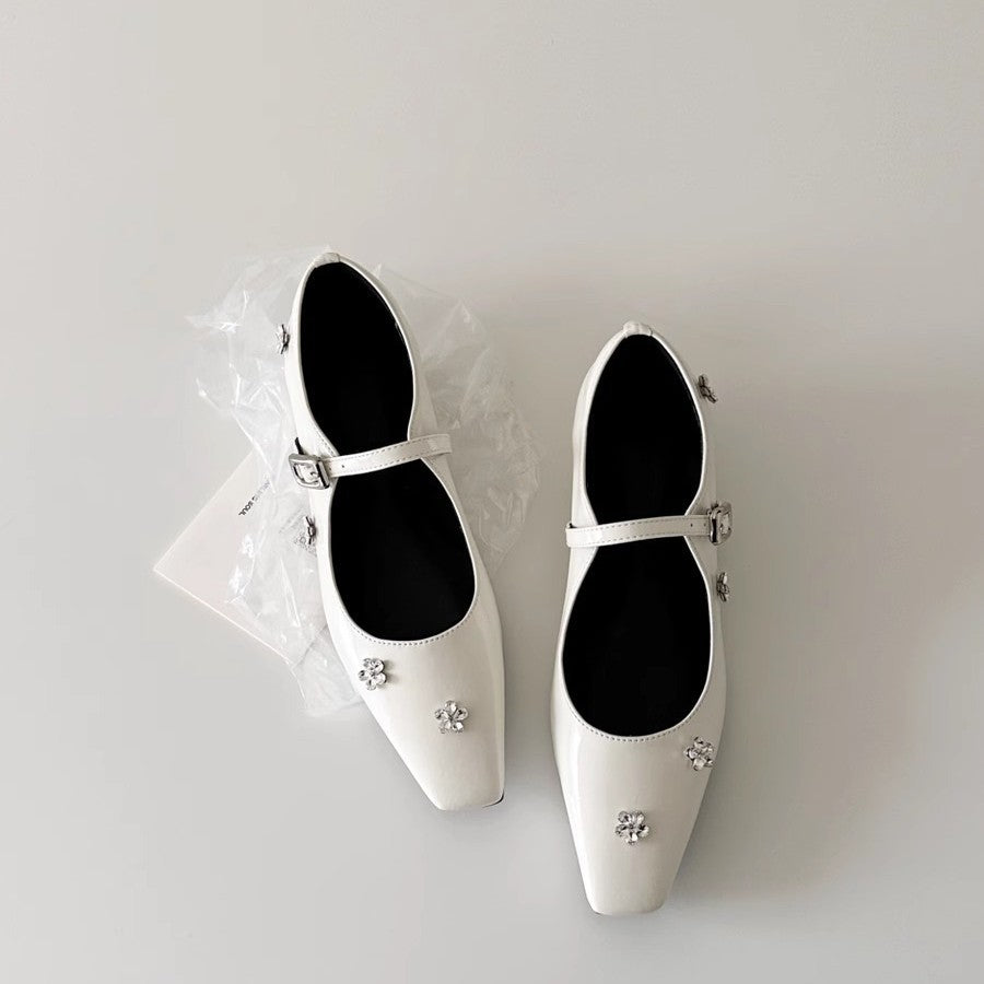 Damen Ballerina Schuhe mit dekorativen Blumenapplikationen und Riemen