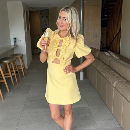 Damen Kleid mit verspieltem Rüschendesign und eleganten Schleifendetails R&B