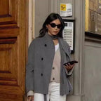 Damen modische Kurzjacke mit strukturiertem GewR&Be und abgerundetem Saum R&B