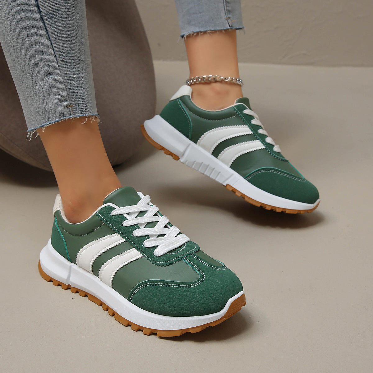 Damen Freizeitsneaker mit atmungsaktiver Oberflächenstruktur und rutschfester Sohle R&B