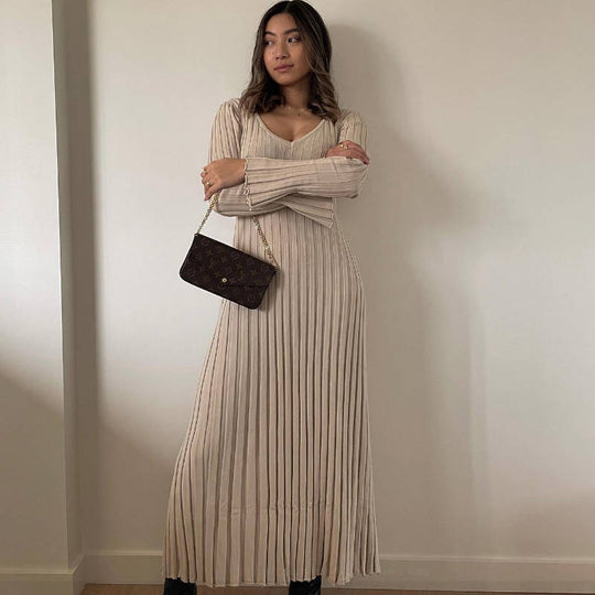 Damen Plissiertes Maxikleid mit V-Ausschnitt und langen Ärmeln R&B