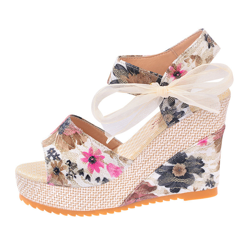 Damen Wedge-Sandalen mit floralem Design und Binde-Detail R&B