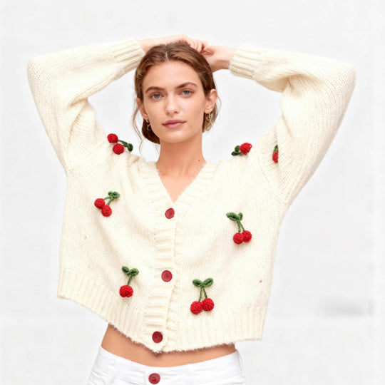 Damen Strickjacke mit fröhlichem Kirschdesign und praktischen Knopfdetails R&B