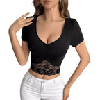 Damen nan kurzes figurbetontes Crop-Top mit gerafftem V-Ausschnitt und transparenter Spitzenborte R&B