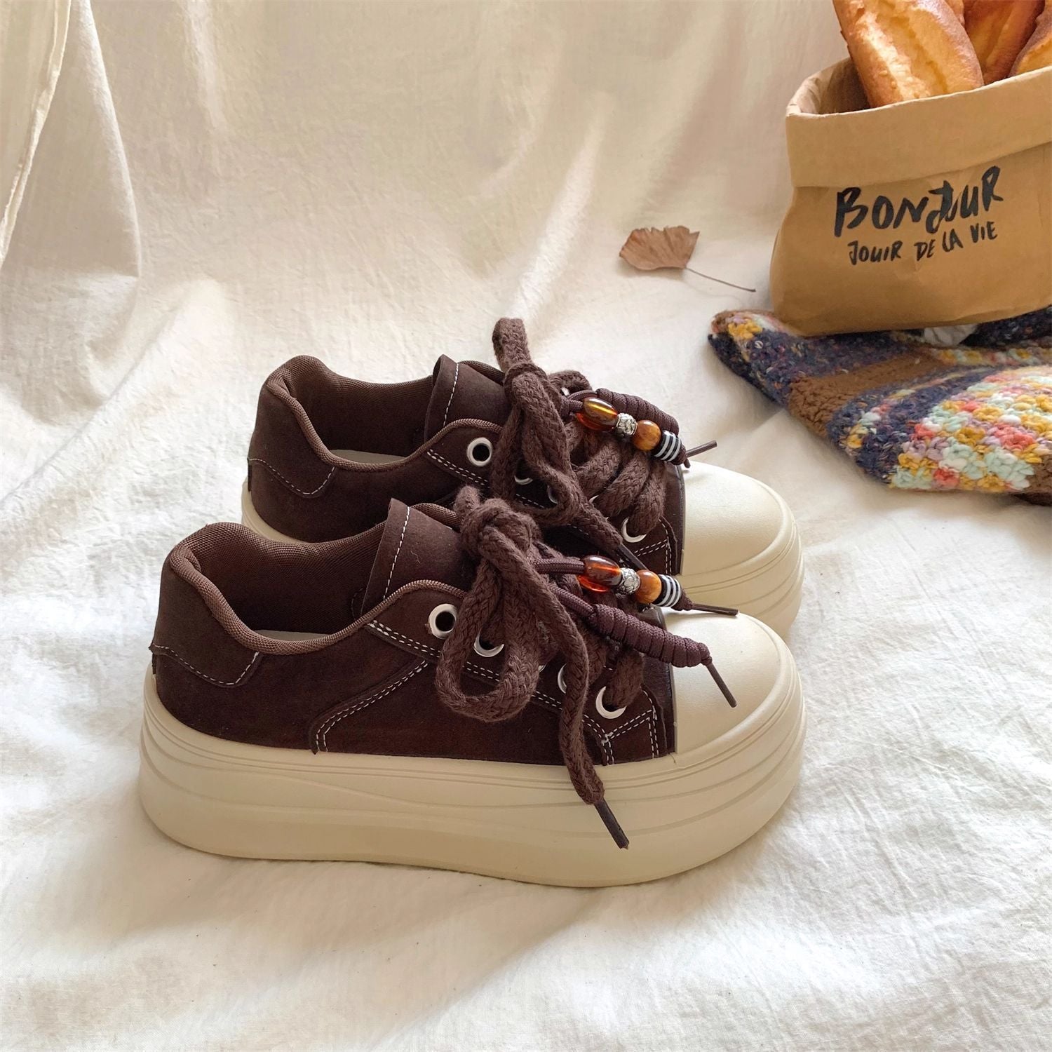 Damen Chunky Plateau-Sneaker mit dekorativen Schnürdetails