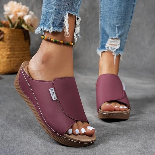 Damen Wedge-Sandalen mit komfortablem Fußbett und modischem Riemendesign R&B