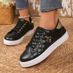 Damen Sneaker mit gesteppter Oberflächenstruktur und stilvollen Akzenten R&B