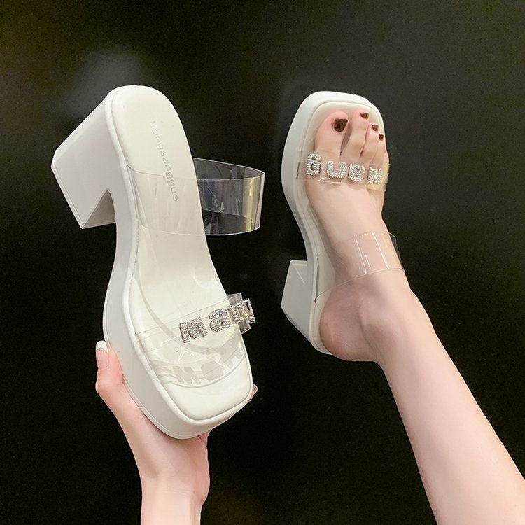 Damen Plateau-Pantoletten mit transparentem Riemen und funkelndem Schmuckdetail R&B
