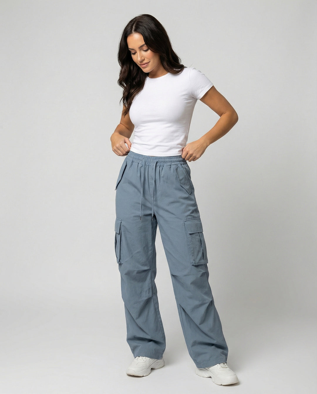 Damen weite Cargo-Hose im Retro-Utility-Stil mit hochgeschnittenem Bund Tunnelzug Mehrfachklappentaschen und verstellbaren Seitenschlaufen R&B