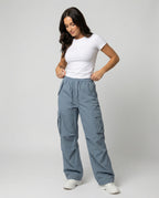 Damen weite Cargo-Hose im Retro-Utility-Stil mit hochgeschnittenem Bund Tunnelzug Mehrfachklappentaschen und verstellbaren Seitenschlaufen R&B