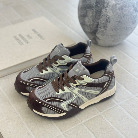 Damen sportliche Sneakers im modernen Design R&B