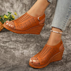 Damen Atmungsaktive Wedge-Sandalen mit floralem Cut-Out Design