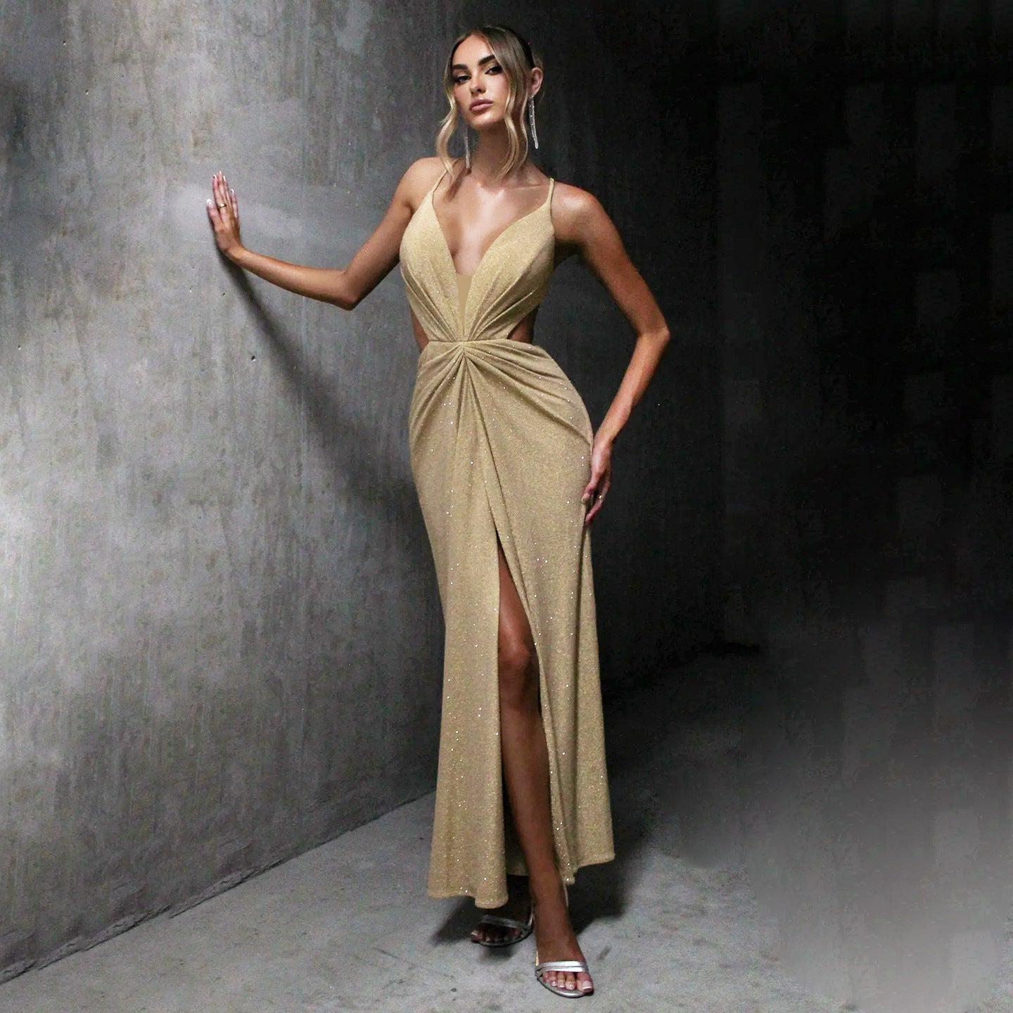 Damen glamouröses Abendkleid mit tiefem Rückenausschnitt und raffinierter Drapierung R&B
