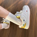 Damen Sneakers mit lustigen Applikationen und rutschfester Sohle