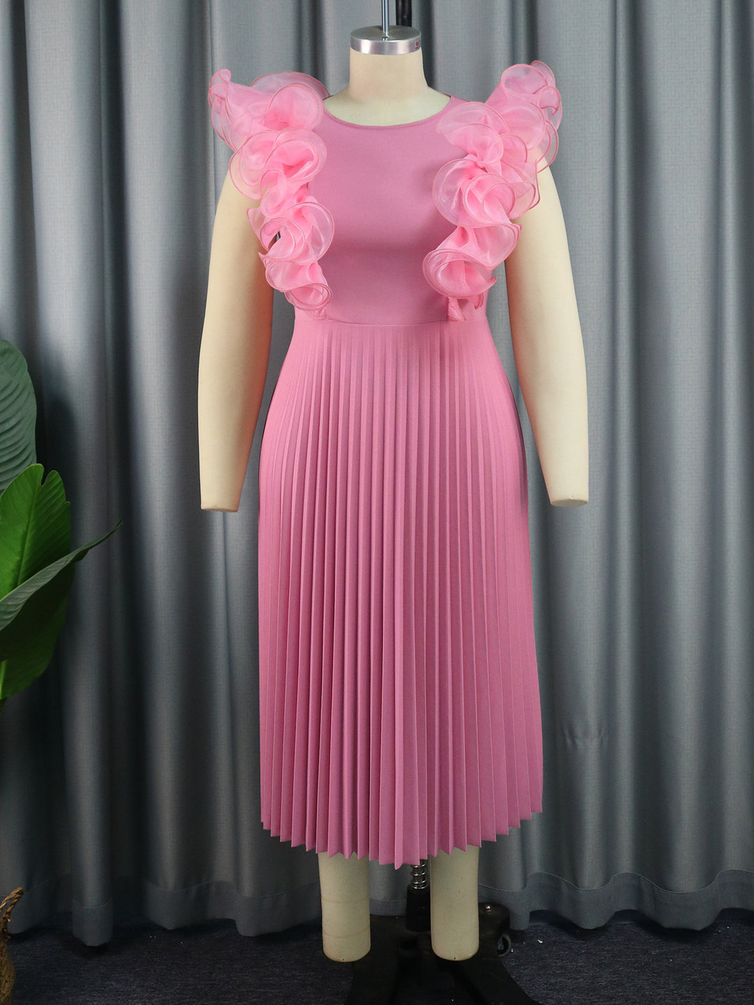Damen Plissee Kleid mit voluminösen Rüschendetails R&B