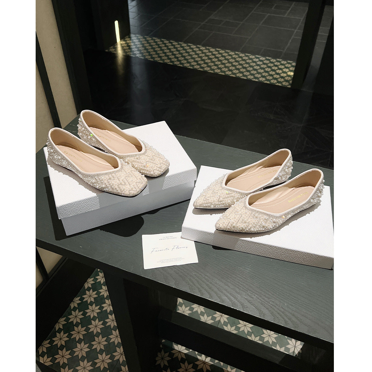 Damen Ballerinas mit funkelnden Perlen- und Strassverzierungen